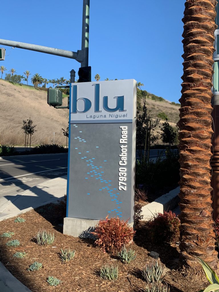 Blu Monument